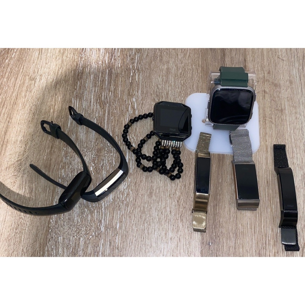 Lot of Fitbit Smartwatches, Fitbit Versa, Alta, Blaze,Charge - 7 Total -Untested